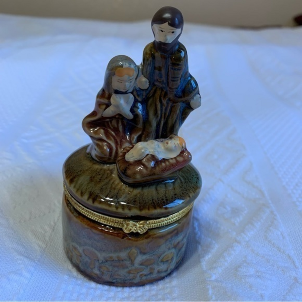 Holy Family Christmas‎ Ceramic Hinged Christmas Trinket Box